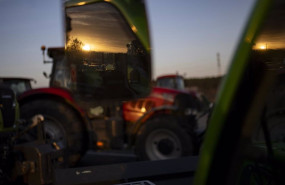 ep archivo   un tractor en una carretera