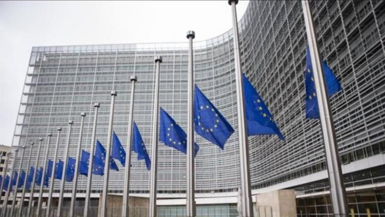 Banderas de la UE a media asta. | ANDALUCÍA POR SÍ - Archivo ep banderas de la ue a media asta