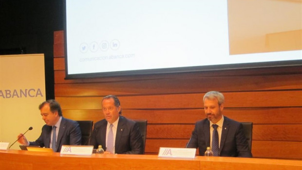 ep consejero delegadoabanca francisco botas presidente juan carlos escotet ydirector generalfinanzas albertofrancisco duranteruedaprensa
