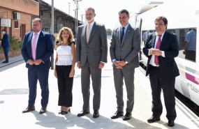 ep el alcalde de merida la ministra de transportes movilidad y agenda urbana el rey felipe vi el ep el alcalde de merida la ministra de transportes movilidad y agenda urbana el rey felipe vi el