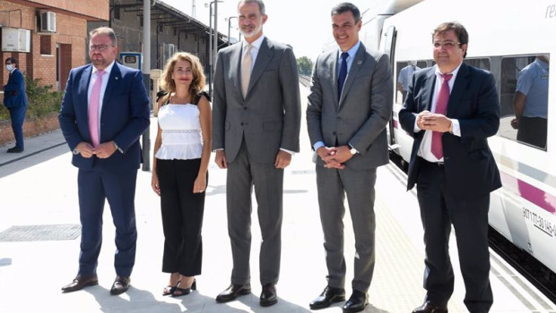 ep el alcalde de merida la ministra de transportes movilidad y agenda urbana el rey felipe vi el