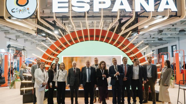 El ministro de Industria y Turismo, Jordi Hereu, y la secretaria de Estado de Turismo, Rosario Sánchez, encabezan la delegación española en ITB Berlín 2026 tras el récord de turistas alemanes en 2025. | DAVID LOPEZ VILLALTA ep el ministro de industria y turismo jordi hereu y la secretaria de estado de turismo rosario 20260303171404
