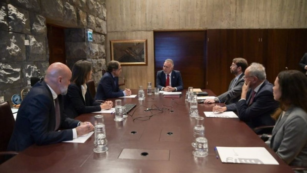ep el presidente de canarias angel victor torres se reune con el director general de pmi para espana