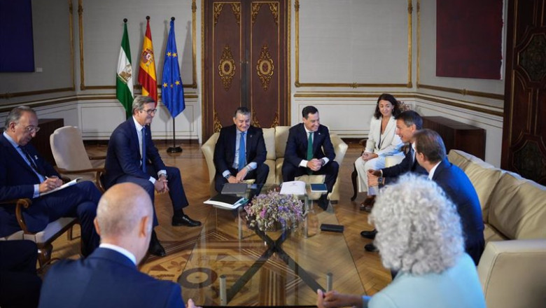 ep el presidente de la junta de andalucia juanma moreno en la reunion mantenida con la cupula de ep el presidente de la junta de andalucia juanma moreno en la reunion mantenida con la cupula de