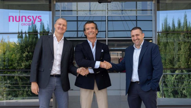 ep el presidente de nunsys paco gavilan centro junto a los socios fundadores de kaizen networks luis