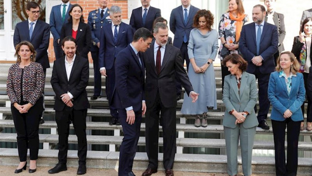 ep el presidente del gobierno pedro sanchez se situa al lado del rey para la foto de familia antes