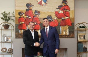 ep el presidente electo de paraguay santiago pena derecha junto al nuevo ministro de agricultura del ep el presidente electo de paraguay santiago pena derecha junto al nuevo ministro de agricultura del