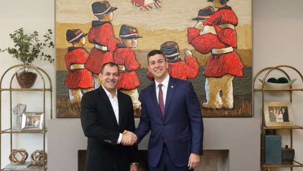 ep el presidente electo de paraguay santiago pena derecha junto al nuevo ministro de agricultura del