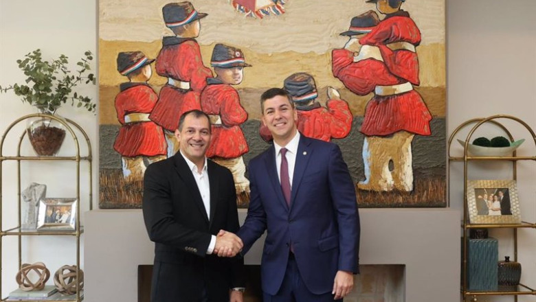ep el presidente electo de paraguay santiago pena derecha junto al nuevo ministro de agricultura del ep el presidente electo de paraguay santiago pena derecha junto al nuevo ministro de agricultura del
