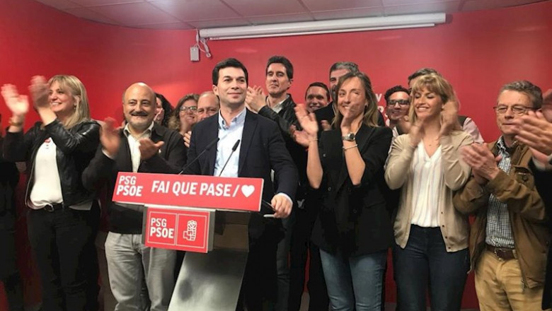 El secretario xeral del PSdeG, Gonzalo Caballero, arropado por dirigentes de su formación en Santiago | EUROPA PRESS - Archivo ep el secretario xeral del psdeg gonzalo caballero arropado por dirigentes de su formacion en