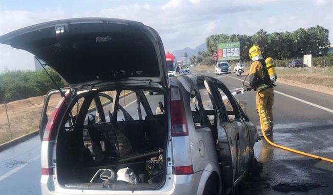 Extinción del incendio en Benejúzar | CEDIDA ep extincionincendiobenejuzar