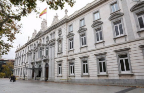 ep fachada del edificio del tribunal supremo con la bandera espanola en lo alto