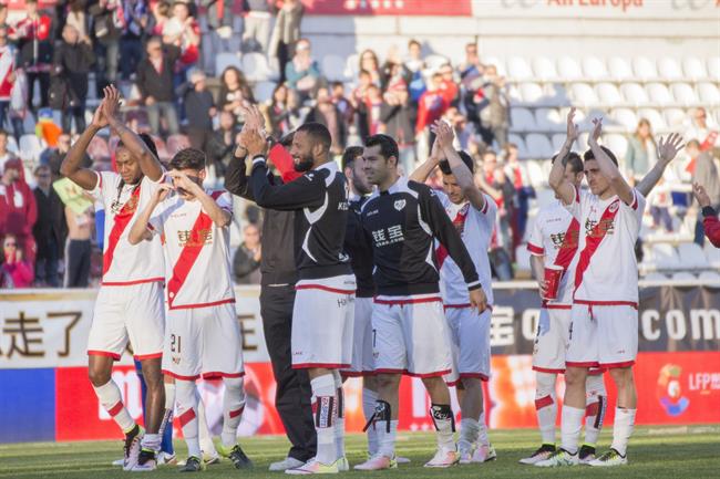 ep jugadoresrayo vallecano agradeciendoapoyola aficion
