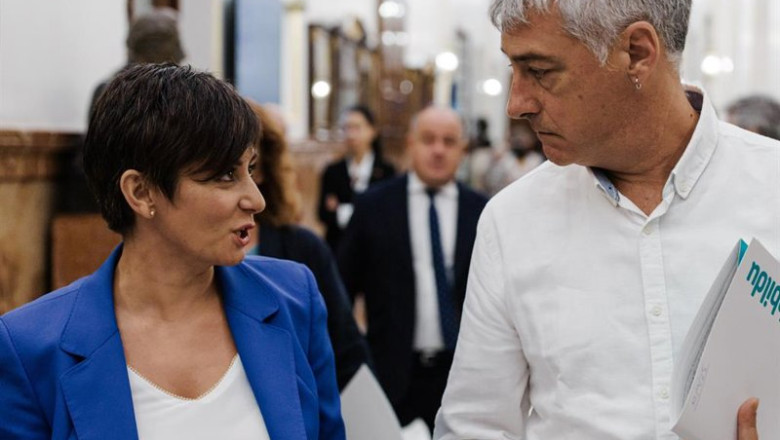 ep la ministra de vivienda isabel rodriguez y el diputado de eh bildu oskar matute durante un pleno