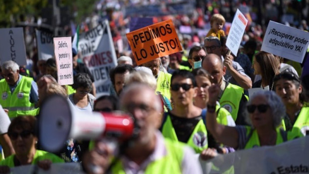 ep miles de pensionistas denuncian la perdida de poder adquisitivo y defienden pensiones y salarios