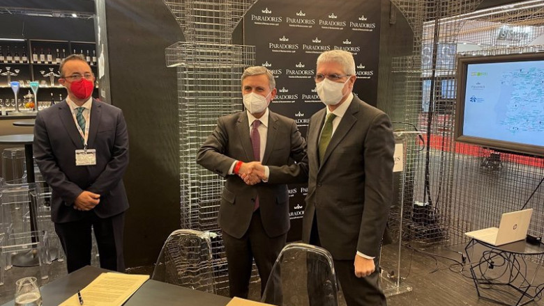 ep momento de la firma del acuerdo en fitur entre el presidente de renfe isaias taboas y el de