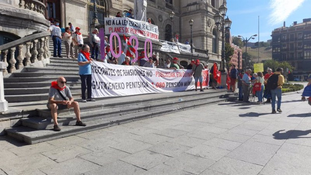 ep pensionistas vascos piden una paga en diciembre que compense el poder adquisitivo perdido en lo