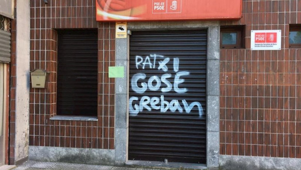 ep pintadas en la casa del pueblo de derio