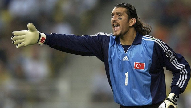 ep rustu recber en un partido con la seleccion de turquia