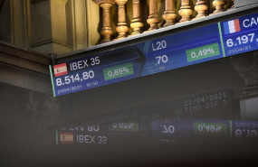ep valores del ibex 35 en un panel del palacio de la bolsa a 21 de abril de 2021 en madrid espana