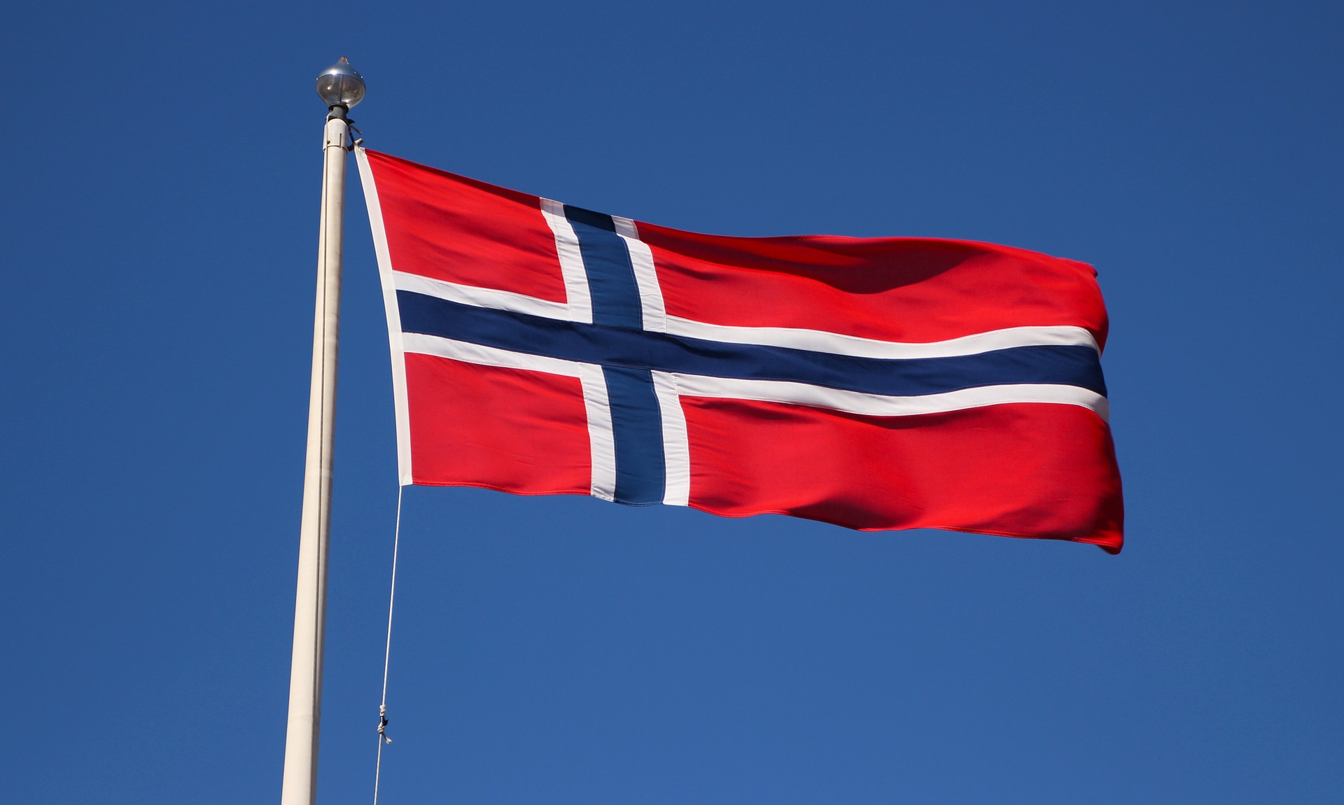 Norges Schibsted bryter i to, aksjene stiger