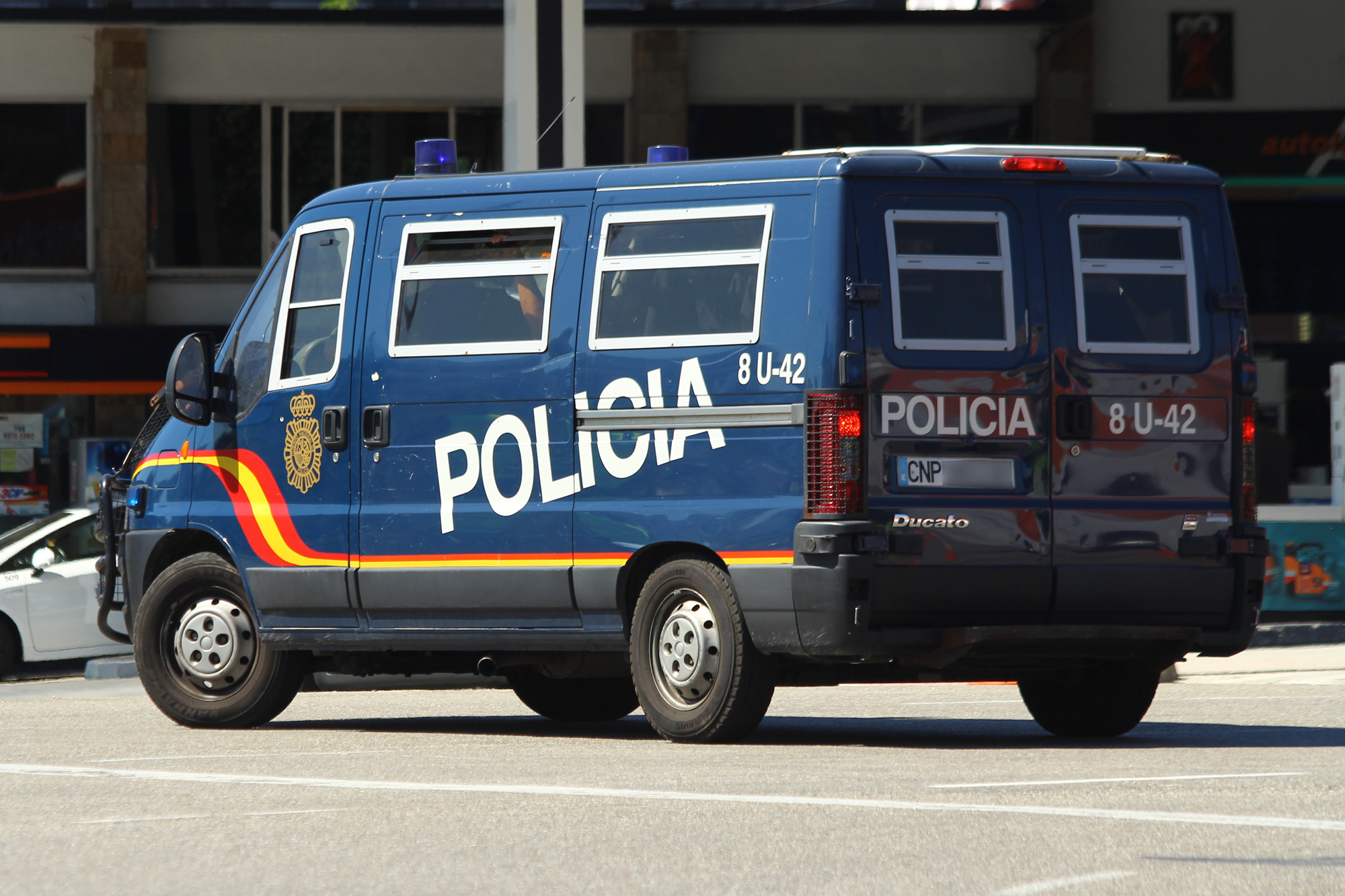 policia_nacional_furgon policia_nacional_furgon