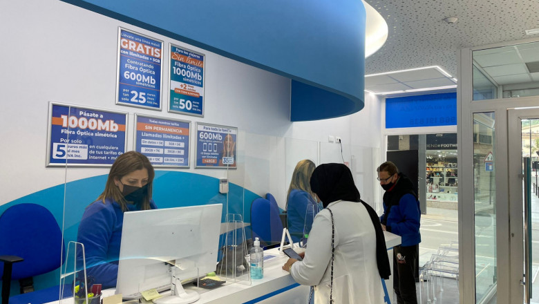 1649071885 lorca interior con clientes 