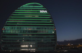 ep archivo edificio del bbva conocido como la vela iluminado de verde ep archivo edificio del bbva conocido como la vela iluminado de verde