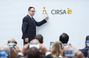 ep archivo el presidente ejecutivo de cirsa joaquim agut realiza el toque de campana por la salida ep archivo el presidente ejecutivo de cirsa joaquim agut realiza el toque de campana por la salida