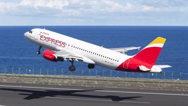 ep archivo   iberia express reinicia los vuelos entre madrid y menorca