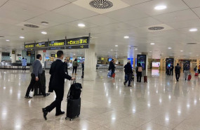 ep archivo pasajeros en el aeropuerto de barcelona ep archivo pasajeros en el aeropuerto de barcelona