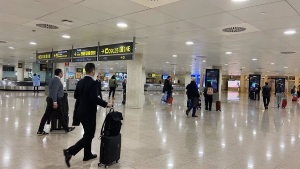 ep archivo   pasajeros en el aeropuerto de barcelona