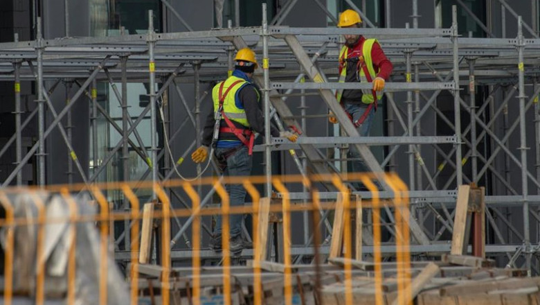 Trabajadores en una obra. | GOBIERNO DE NAVARRA - Archivo ep archivo trabajadores en una obra 20251030104203
