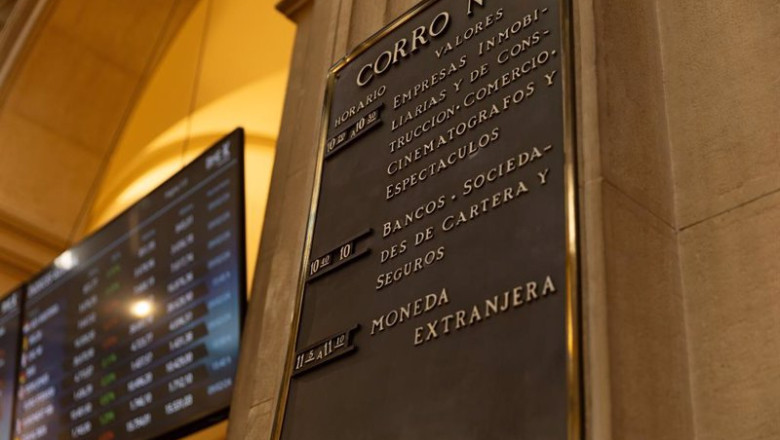 ep archivo   un cartel informativo en el palacio de la bolsa a 12 de febrero de 2024 en madrid