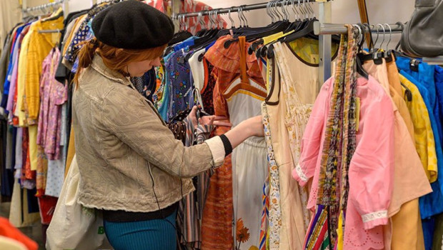 ep archivo una compradora en una tienda de humana ep archivo una compradora en una tienda de humana