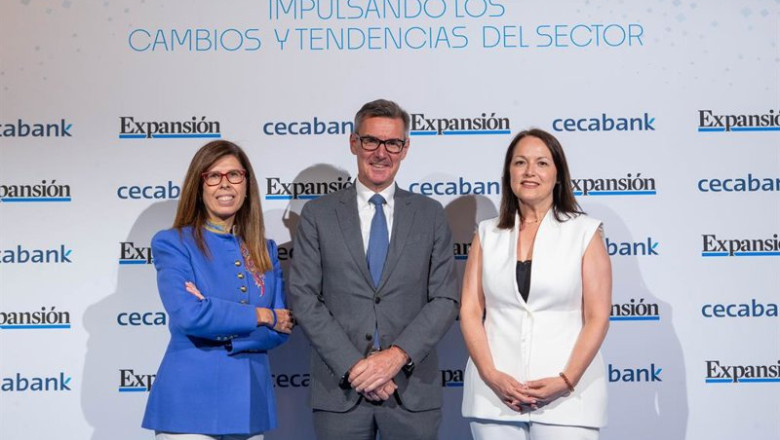 ep de izquierda a derecha la ceo en funciones de cecabank ainhoa jauregui el presidente de la cnmv ep de izquierda a derecha la ceo en funciones de cecabank ainhoa jauregui el presidente de la cnmv