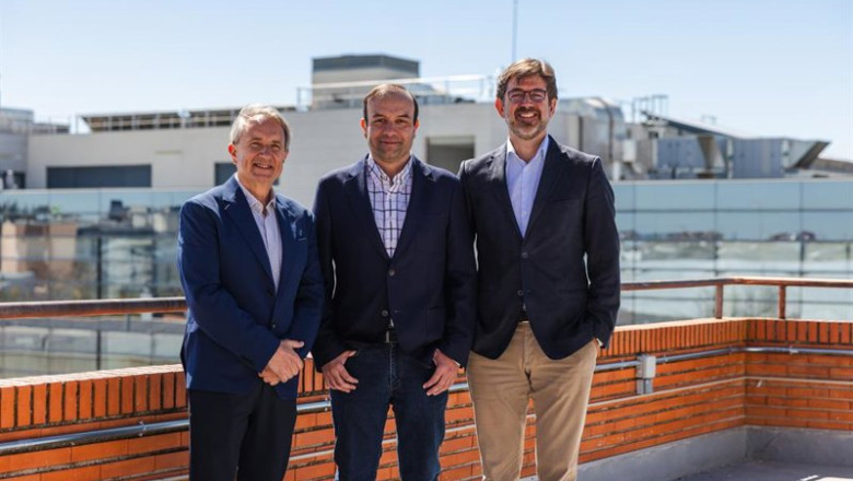 El consejero delegado y cofundador de Fracttal, Christian Struve, y el director de operaciones, Raul Peris, junto al fundador de Tcman, Eloy Ortega. | FRACTTAL ep el consejero delegado y cofundador de fracttal christian struve y el director de operaciones raul