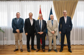 ep el ministro de industria y turismo jordi hereu en una reunion con representantes de confemetal a