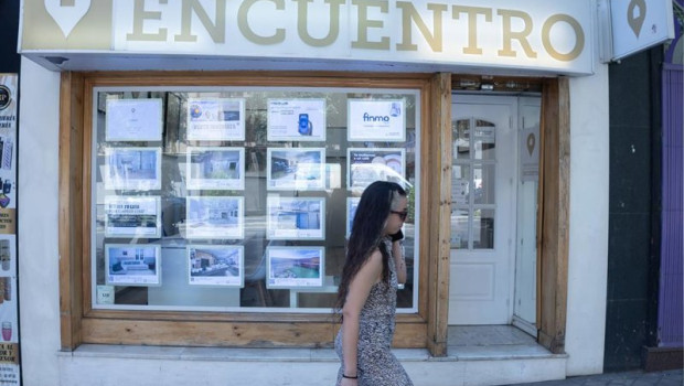 ep escaparate de una inmobiliaria 20250718112503
