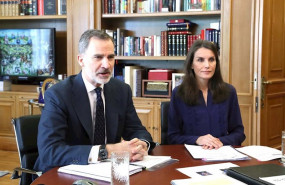 ep felipe vi y dona letizia en una reunion mantenida por videoconferencia
