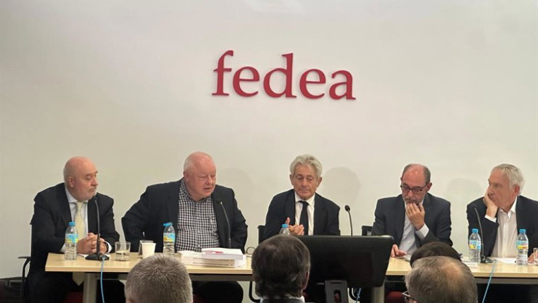 Julian Salcedo, Presidente del Foro de Economistas Inmobiliarios del Colegio de Economistas de Madrid; Ángel de la Fuente, director ejecutivo de Fedea Valentí Pich, Jaume Menéndez y Joan Ràfols Presidente de la Cambra de la Propietat urbana de Barcelona. | FEDEA ep julian salcedo presidente del foro de economistas inmobiliarios del colegio de economistas de
