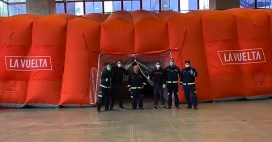 La Vuelta cede su carpa de prensa para almacenamiento y distribución de material sanitario | LA VUELTA ep la vuelta cede su carpa de prensa para almacenamiento y distribucion de material sanitario