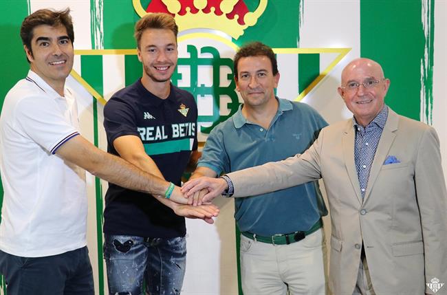 Loren renueva con el Betis | REAL BETIS ep loren renuevabetis