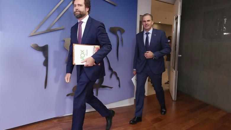 Los diputados de Vox Iván Espinosa de los Monteros y Javier Ortega Smith ofrecen una rueda de prensa en el Congreso de los Diputados tras presentar una proposición no de ley para cambiar el control fronterizo, en Madrid (España), a 12 de septiembre de 20 | Eduardo Parra - Europa Press ep los diputados de vox ivan espinosa de los monteros y javier ortega smith ofrecen una rueda de 20191001115805