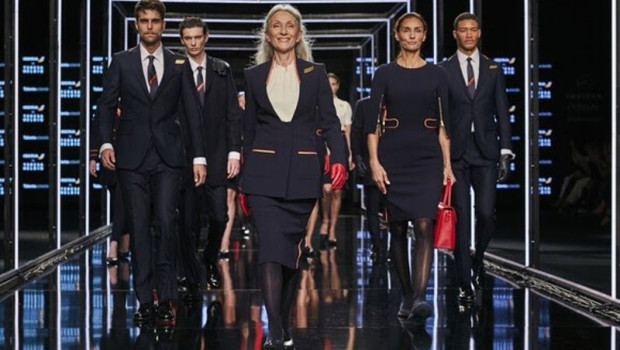 ep los uniformes de iberia disenados por teresa helbig se exponen en el museo del traje de madrid