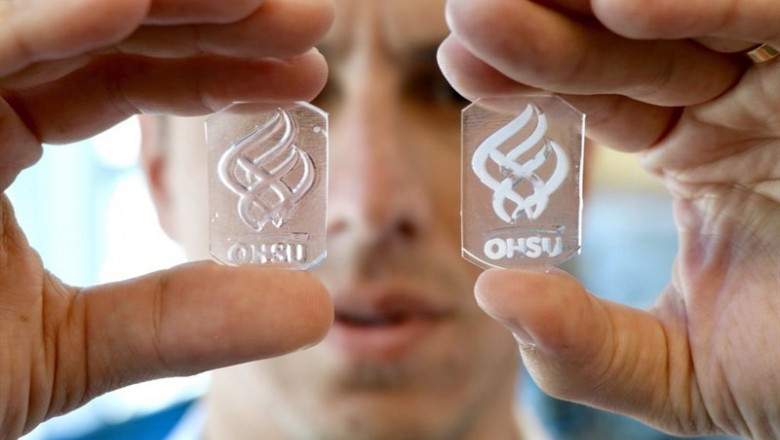 El material de ingeniería que replica el tejido óseo humano. Se está utilizando para explorar procesos de enfermedades como el origen de tumores metastásicos en los huesos y como tratamiento para lesiones óseas de gran tamaño. | OHSU/JOE ROJAS-BURKE ep materialingenieriareplicatejido oseo humano se esta utilizandoexplorar procesosenfermedadesorigentumores metastasicoslos huesoscomo tratamientolesiones oseasgran tamano