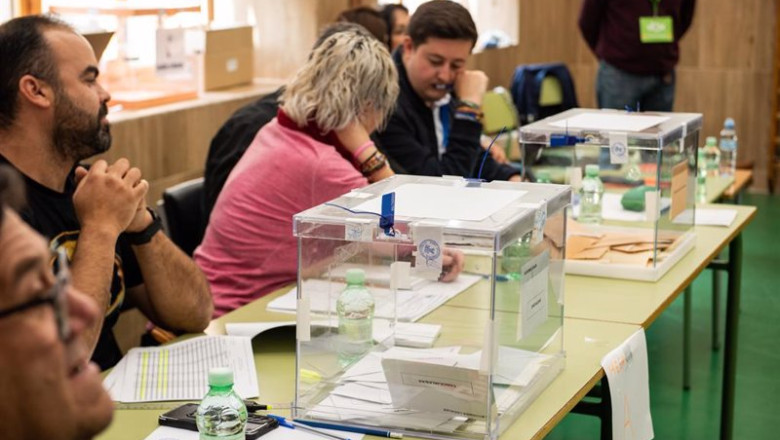 ep mesa electoral en el colegio alcalde galindo en chichilla donde votan los vecinos de la mitad ep mesa electoral en el colegio alcalde galindo en chichilla donde votan los vecinos de la mitad