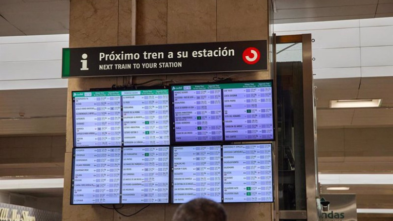 Paneles de idas y llegadas de trenes en la Estación Madrid Chamartín–Clara Campoamor | Jesús Hellín - Europa Press ep paneles de idas y llegadas de trenes en la estacion madrid chamartinclara campoamor