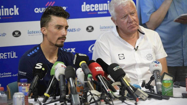 ep patrick lefevere dcha en una rueda de prensa del tour de francia de 2019