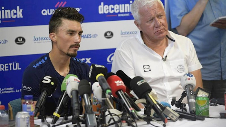 ep patrick lefevere dcha en una rueda de prensa del tour de francia de 2019 ep patrick lefevere dcha en una rueda de prensa del tour de francia de 2019